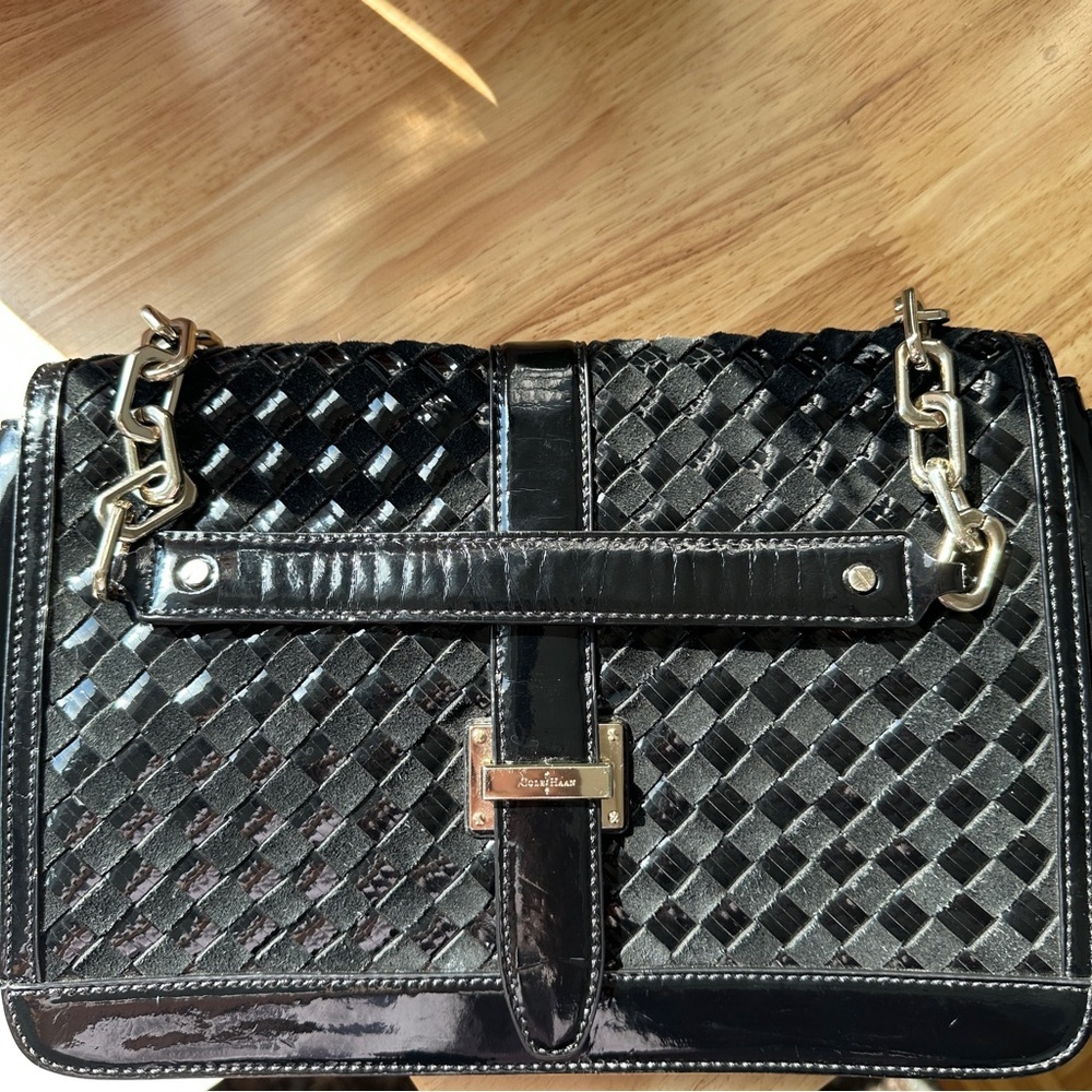 Cole Haan Black Woven Patent Leather Shoulder Bag with Gold Chain - Picture 4 of 11